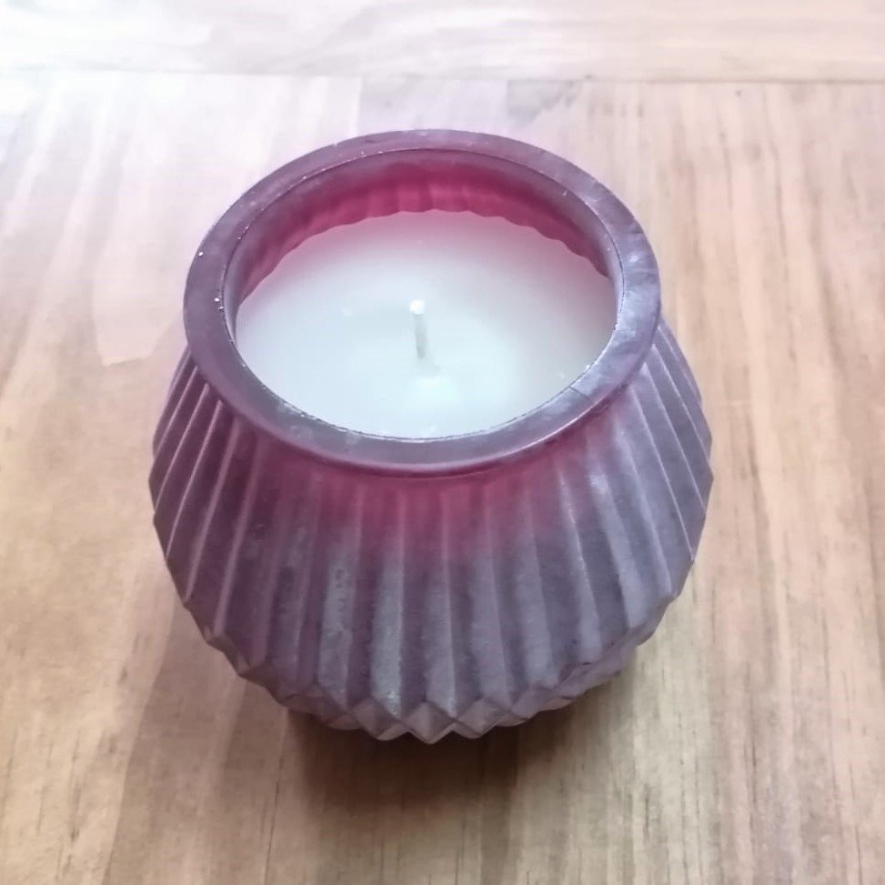 Vela aromática de parafina aroma nardo frasco cristal morado